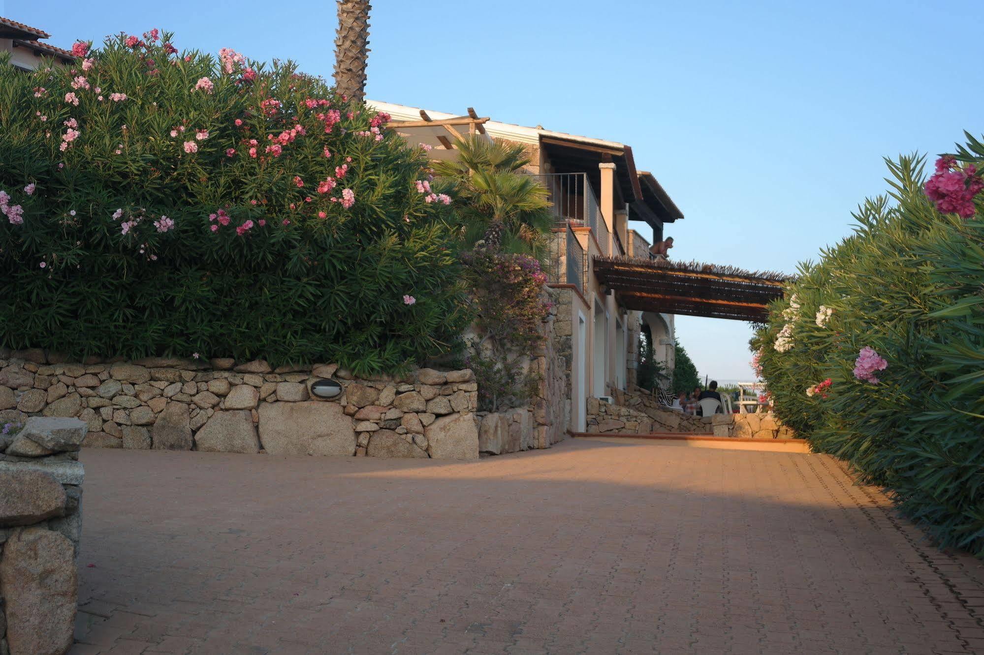 Sardinia Blu Residence Голфо Аранчи Екстериор снимка